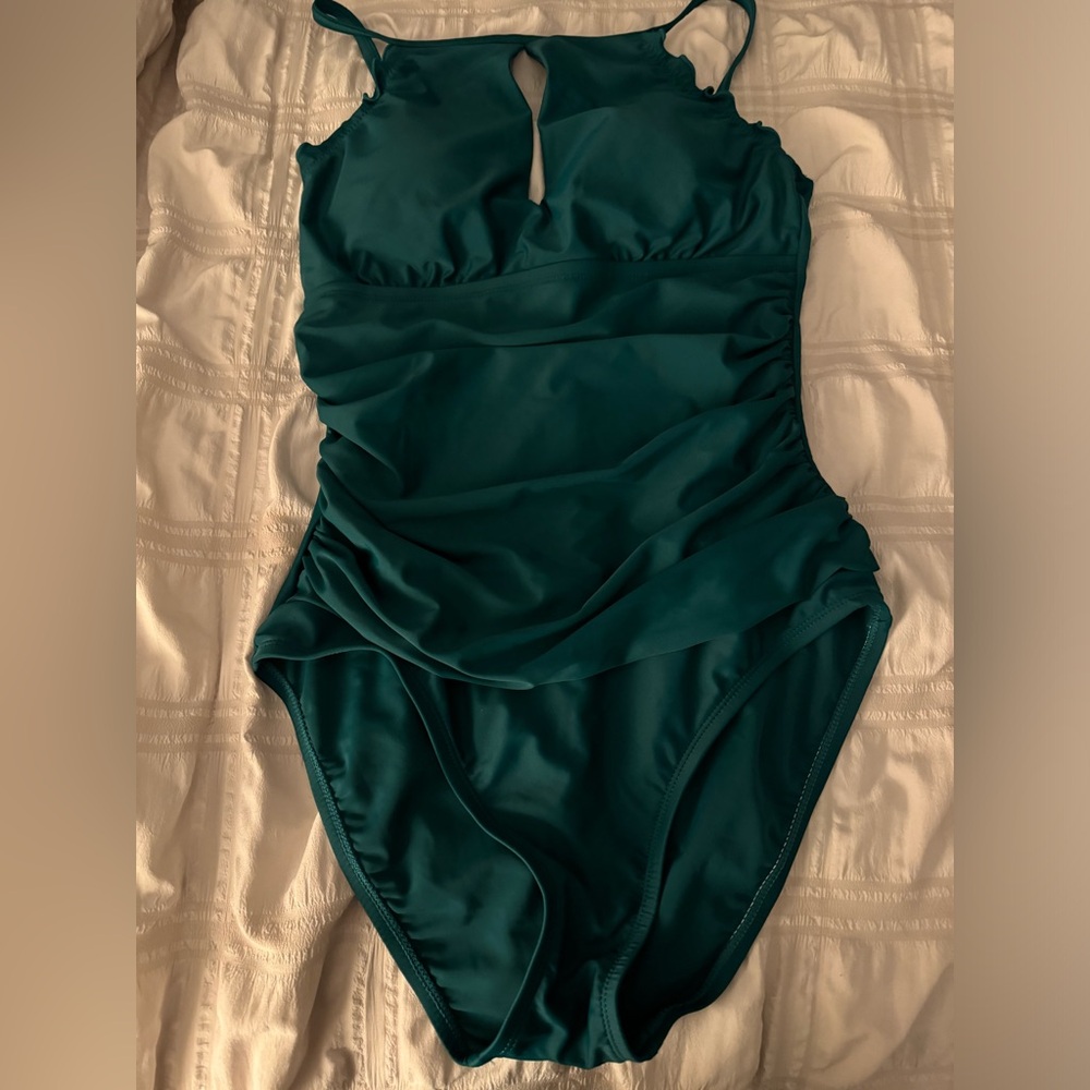 NWOT Ellen Tracy One Piece Swimsuit Size 10